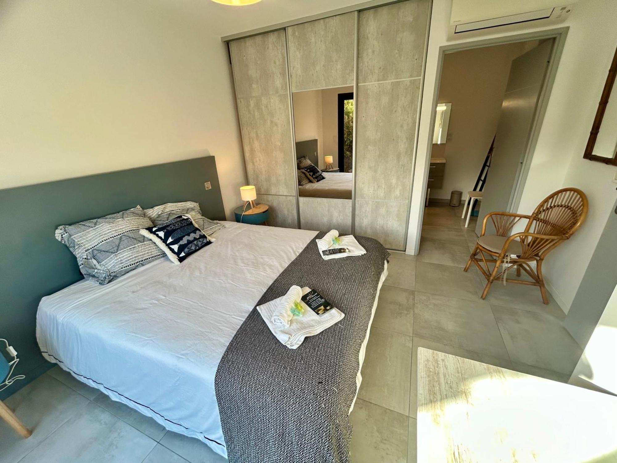 Appartement Luxe Le Levant Hyères Exterior foto